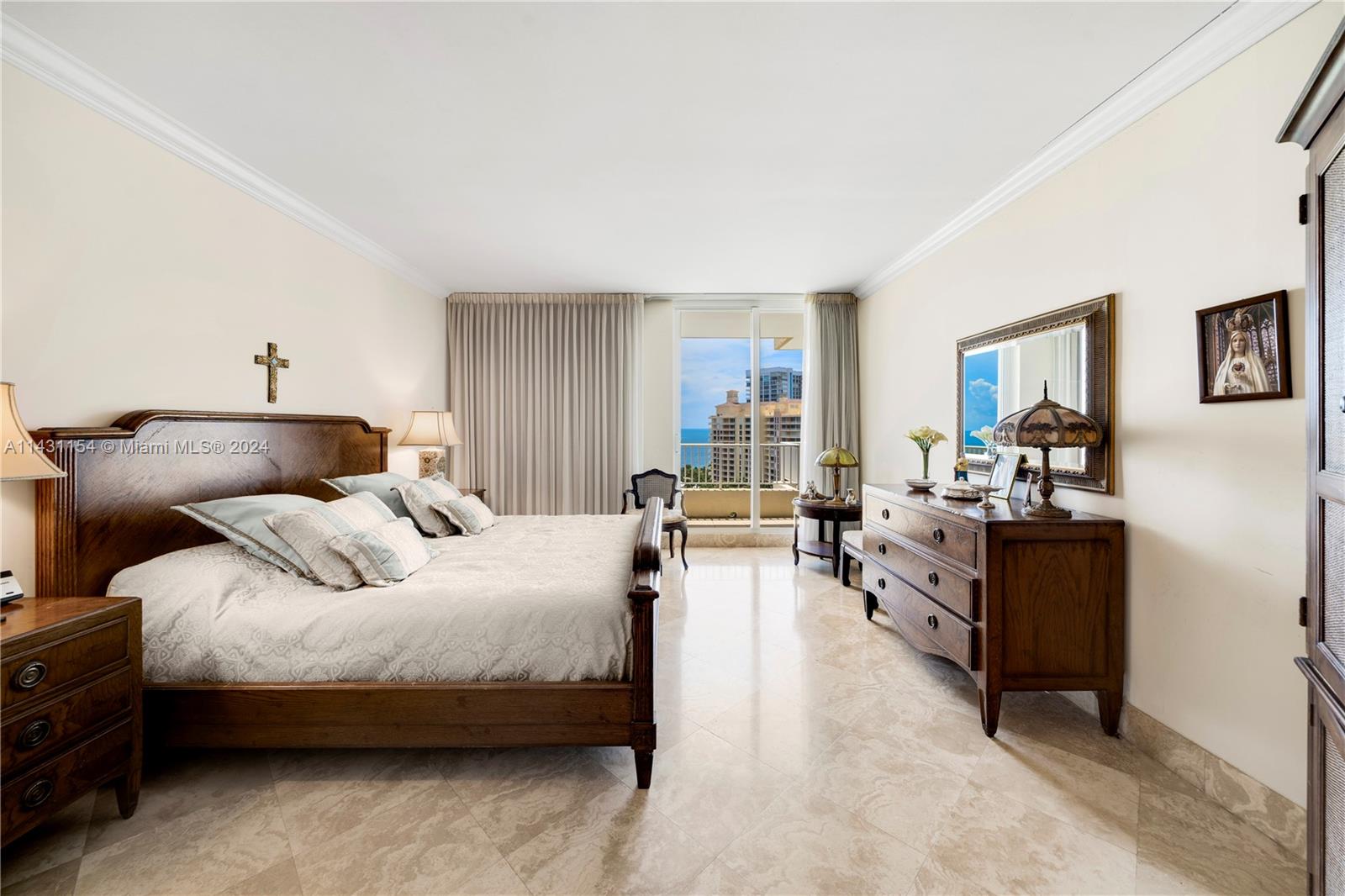 Master bedroom facing the Ocean