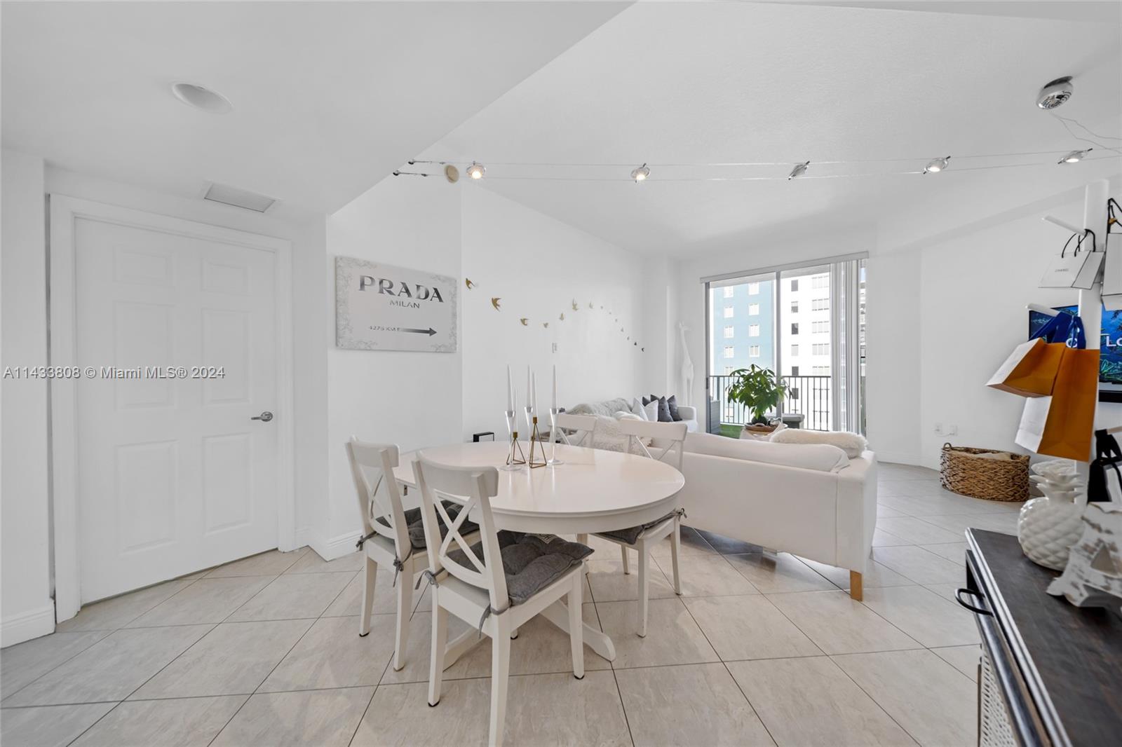 140 S Dixie Hwy 1008, Hollywood, Florida 33020, 1 Bedroom Bedrooms, ,1 BathroomBathrooms,Residential,For Sale,140 S Dixie Hwy 1008,A11433808