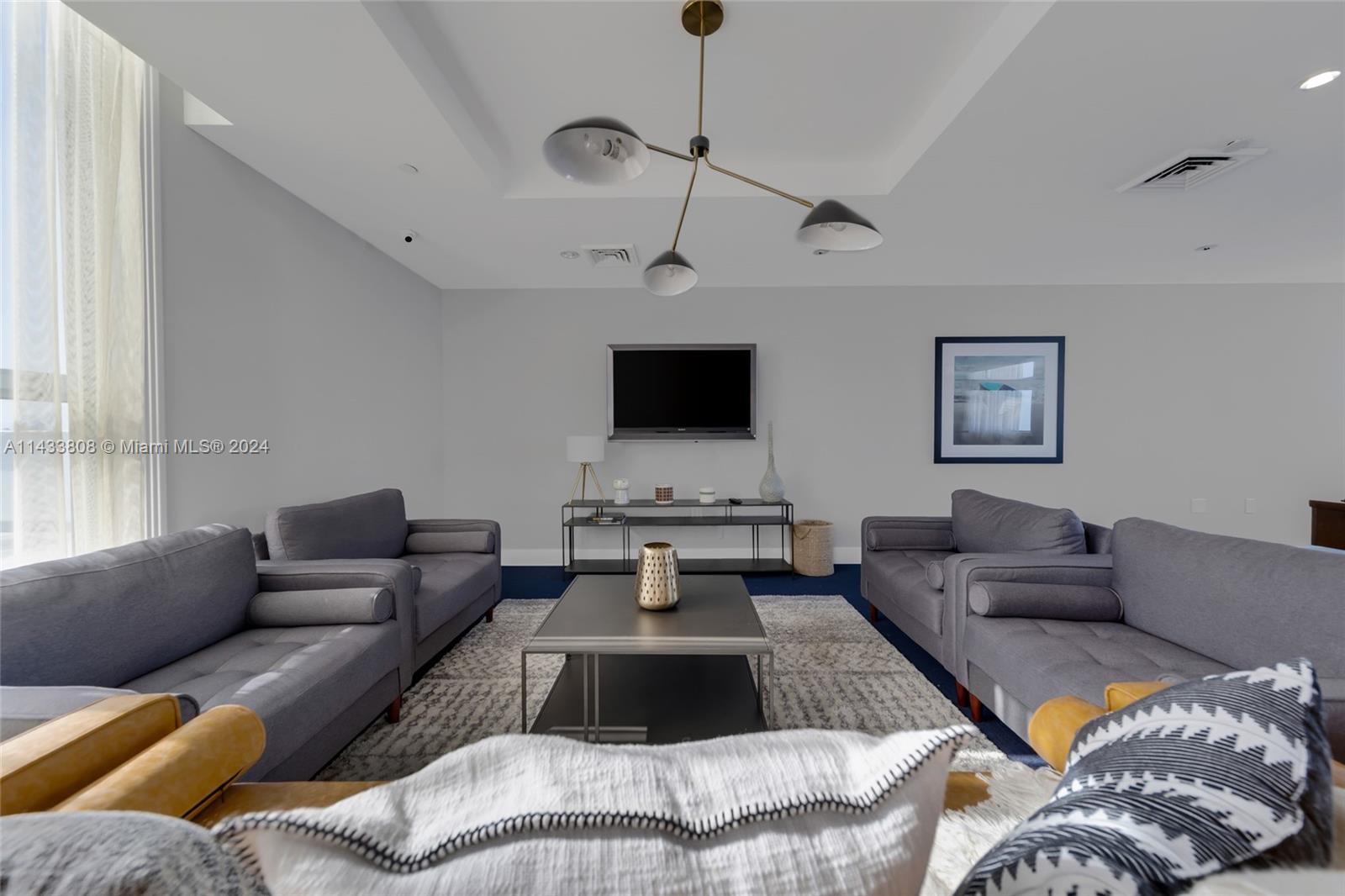 140 Dixie Hwy, Hollywood, FL, 33020 United States, 1 Bedroom Bedrooms, ,1 BathroomBathrooms,Residential,For Sale,Dixie Hwy,A11433808