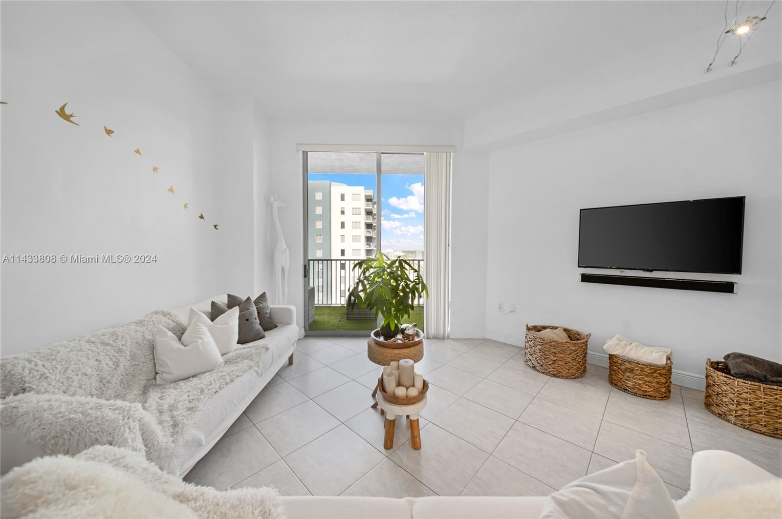 140 S Dixie Hwy 1008, Hollywood, Florida 33020, 1 Bedroom Bedrooms, ,1 BathroomBathrooms,Residential,For Sale,140 S Dixie Hwy 1008,A11433808