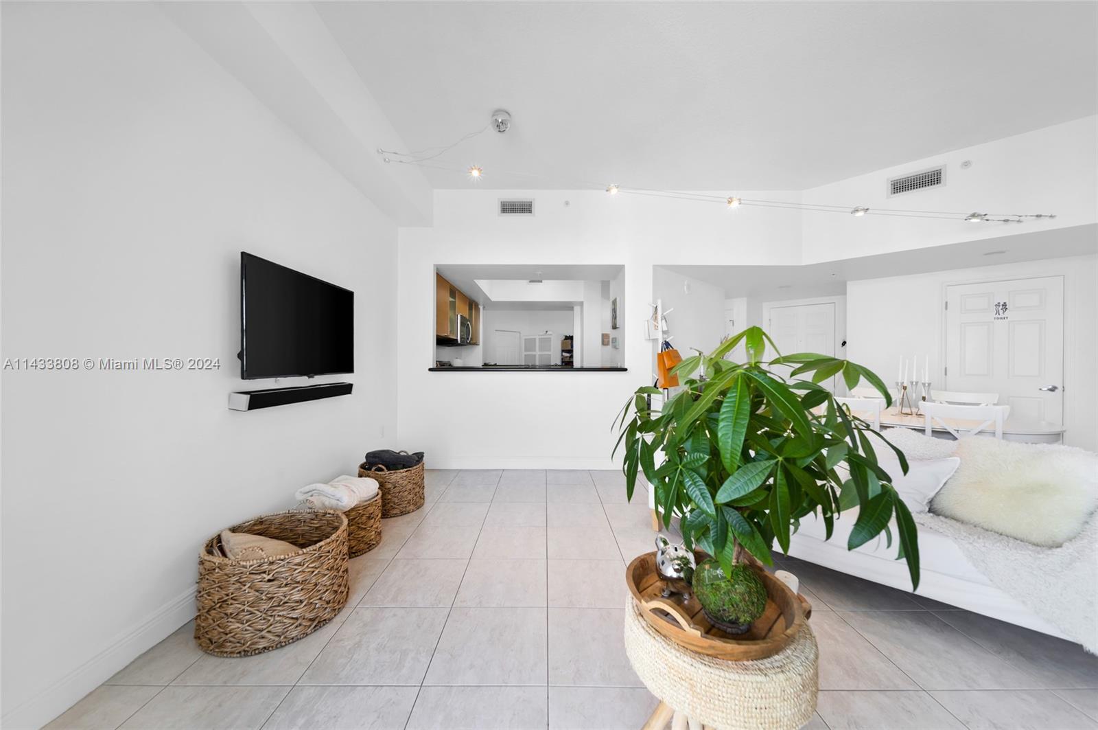 140 S Dixie Hwy 1008, Hollywood, Florida 33020, 1 Bedroom Bedrooms, ,1 BathroomBathrooms,Residential,For Sale,140 S Dixie Hwy 1008,A11433808