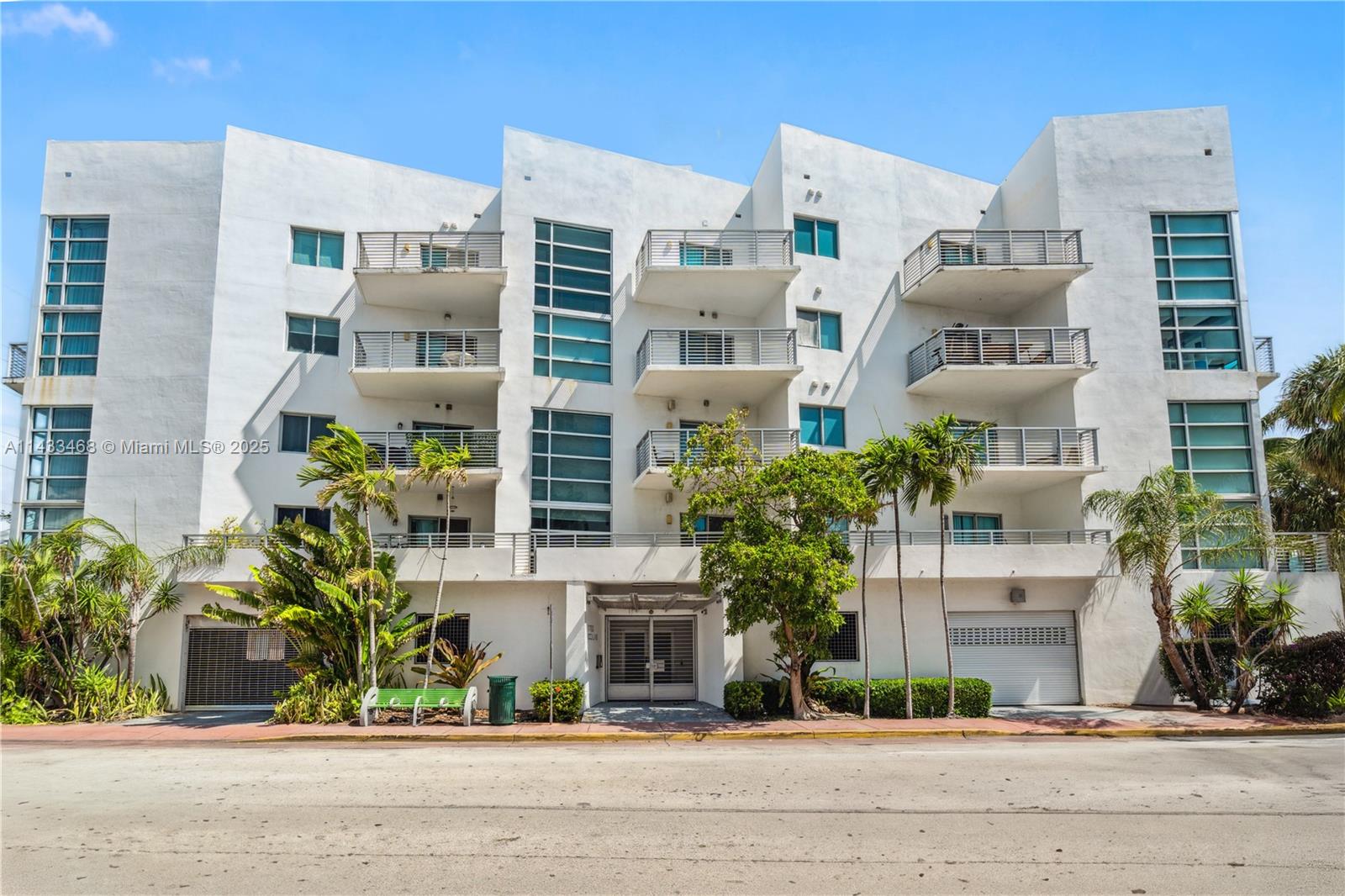 7700 Collins Ave 3, Miami Beach, Florida 33141, 1 Bedroom Bedrooms, ,1 BathroomBathrooms,Residential,For Sale,7700 Collins Ave 3,A11433468