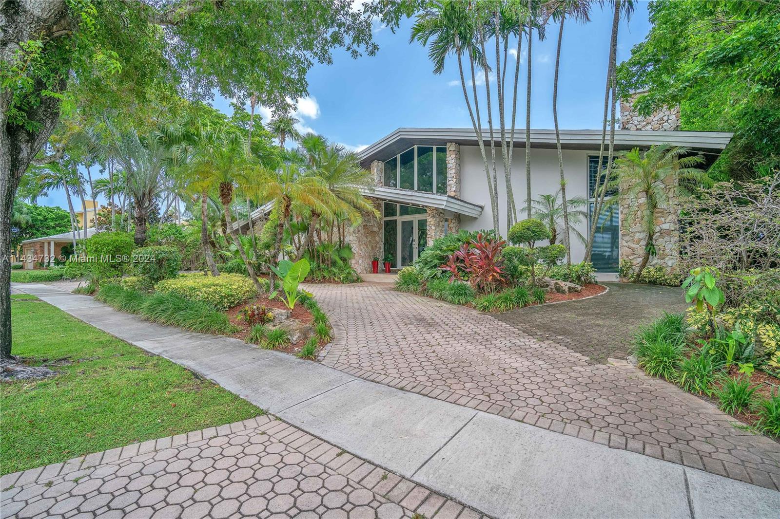 13255 Biscayne Bay Dr, North Miami, FL, 33181 United States, 4 Bedrooms Bedrooms, ,3 BathroomsBathrooms,Residential,For Sale,Biscayne Bay Dr,A11434732