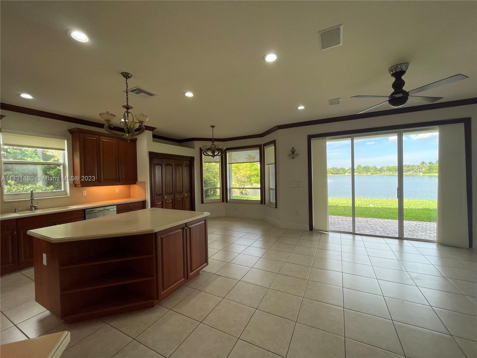 1421 NW 138th Way, Pembroke Pines, Florida image 12