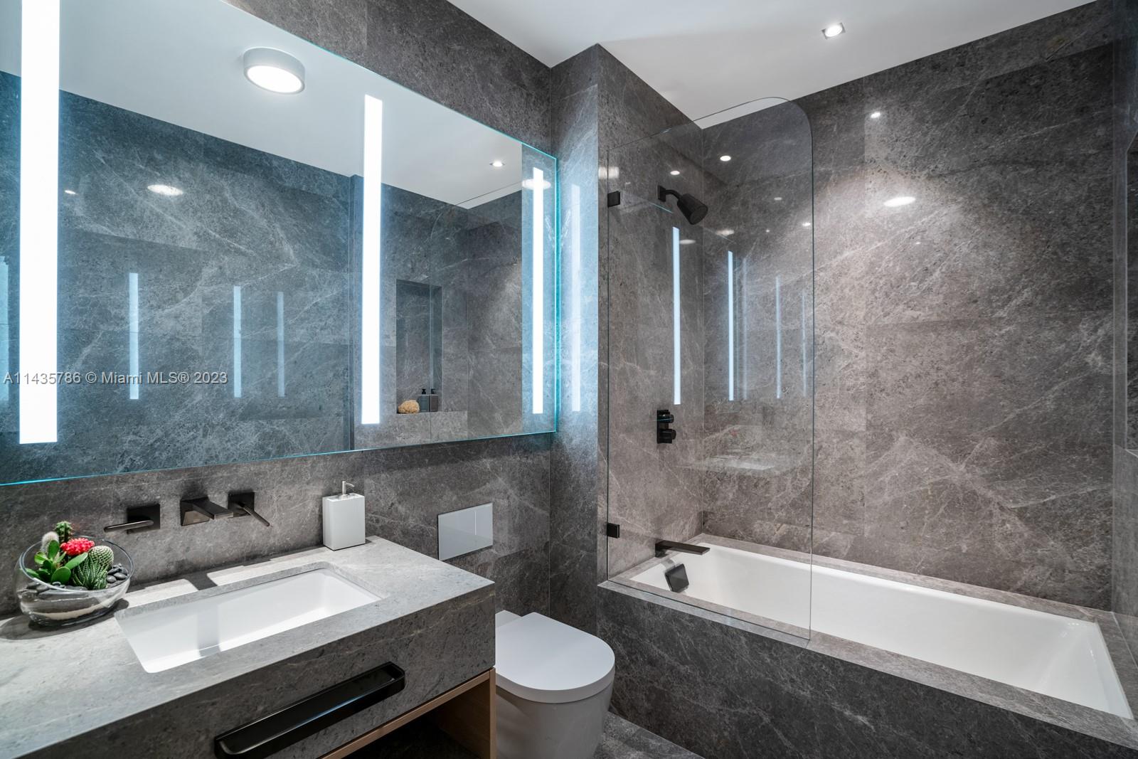 300 Biscayne Blvd, Miami, FL, 33132 United States, 2 Bedrooms Bedrooms, ,2 BathroomsBathrooms,Residential,For Sale,Biscayne Blvd,A11435786