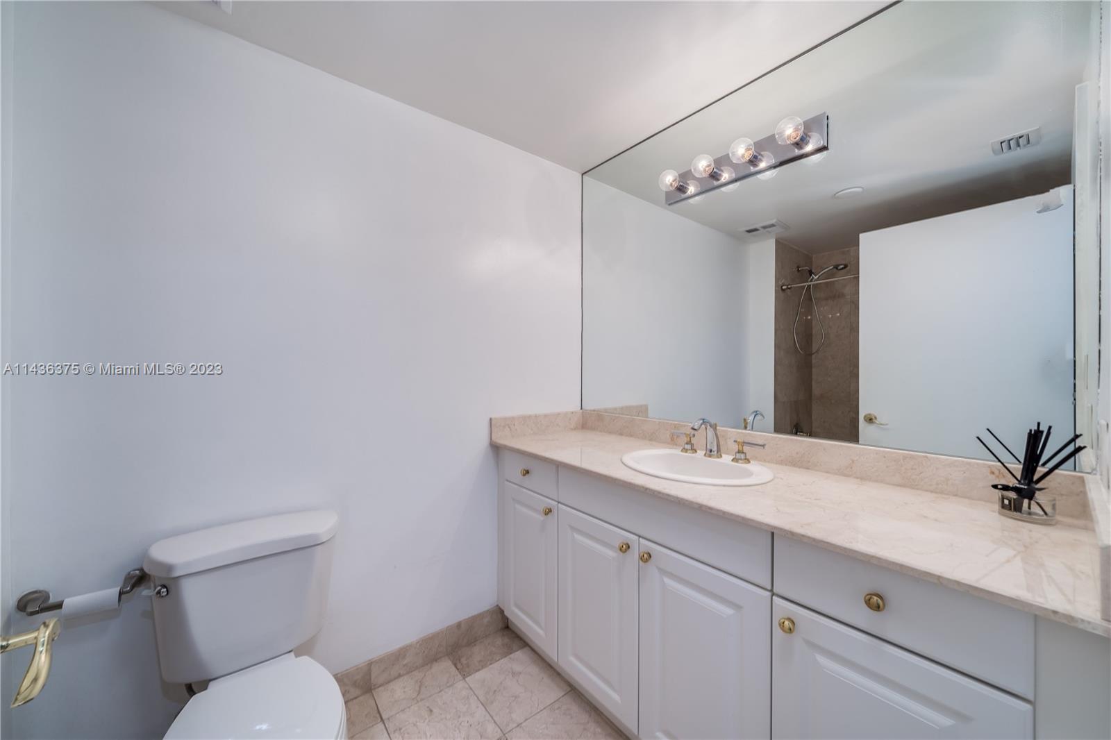 20201 E Country Club Dr 404, Aventura, FL 33180, 2 Bedrooms Bedrooms, ,2 BathroomsBathrooms,Residential,For Sale,Country Club Dr,A11436375