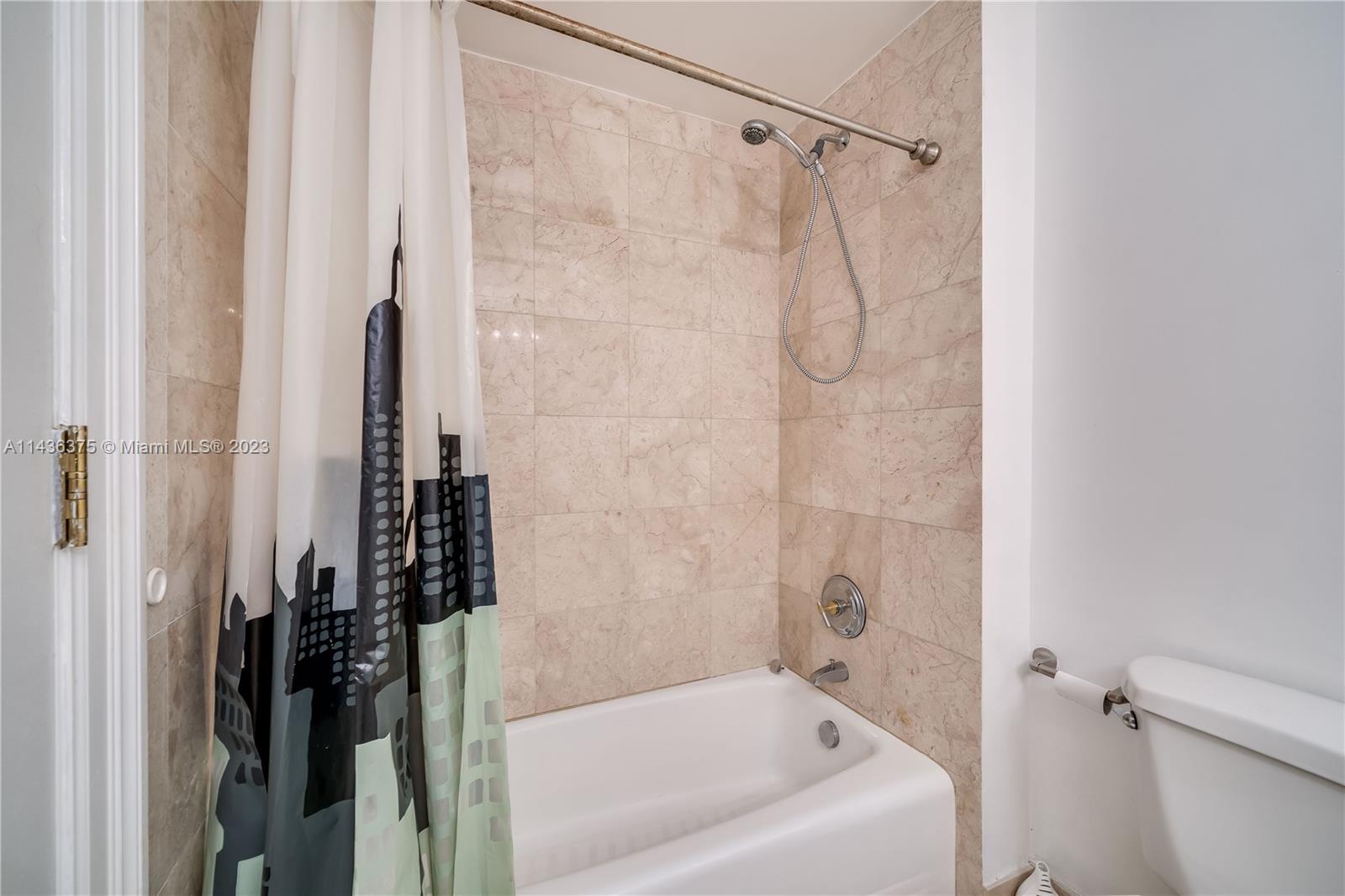 20201 E Country Club Dr 404, Aventura, FL 33180, 2 Bedrooms Bedrooms, ,2 BathroomsBathrooms,Residential,For Sale,Country Club Dr,A11436375