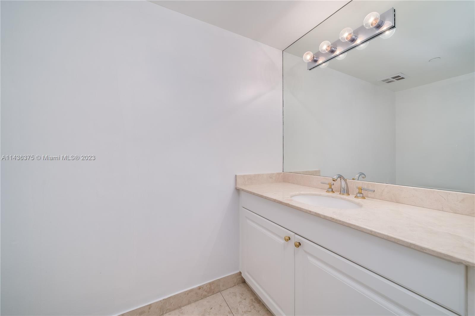 20201 E Country Club Dr 404, Aventura, FL 33180, 2 Bedrooms Bedrooms, ,2 BathroomsBathrooms,Residential,For Sale,Country Club Dr,A11436375