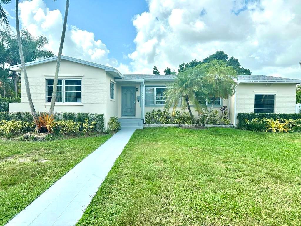 6752 SW 52nd St  For Sale A11438864, FL