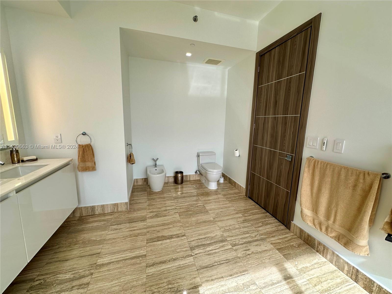 16001 Collins Ave, Sunny Isles Beach, FL, 33160 United States, 3 Bedrooms Bedrooms, ,3 BathroomsBathrooms,Residential,For Sale,Collins Ave,A11439663
