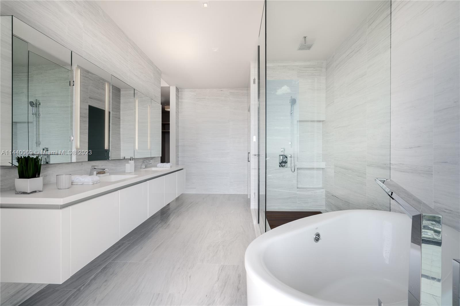 68 6th Street, Miami, FL, 33131 United States, 3 Bedrooms Bedrooms, ,4 BathroomsBathrooms,Residential,For Sale,6th Street,A11440069