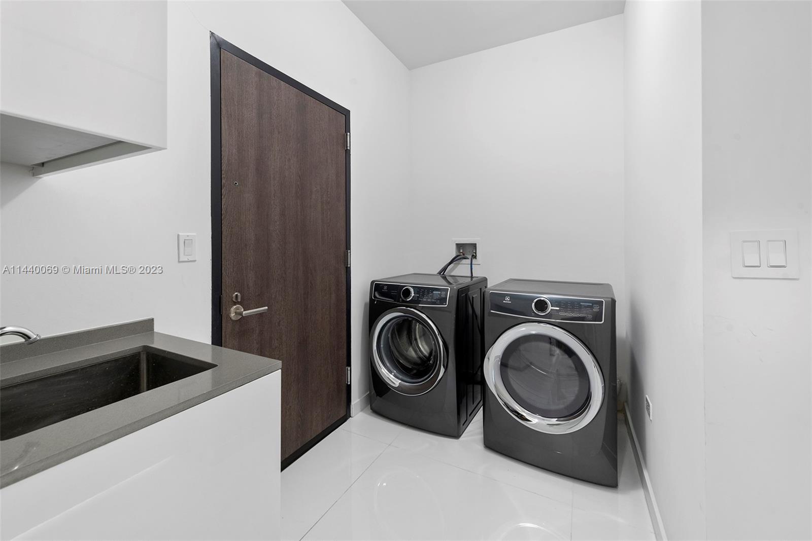 68 6th Street, Miami, FL, 33131 United States, 3 Bedrooms Bedrooms, ,4 BathroomsBathrooms,Residential,For Sale,6th Street,A11440069