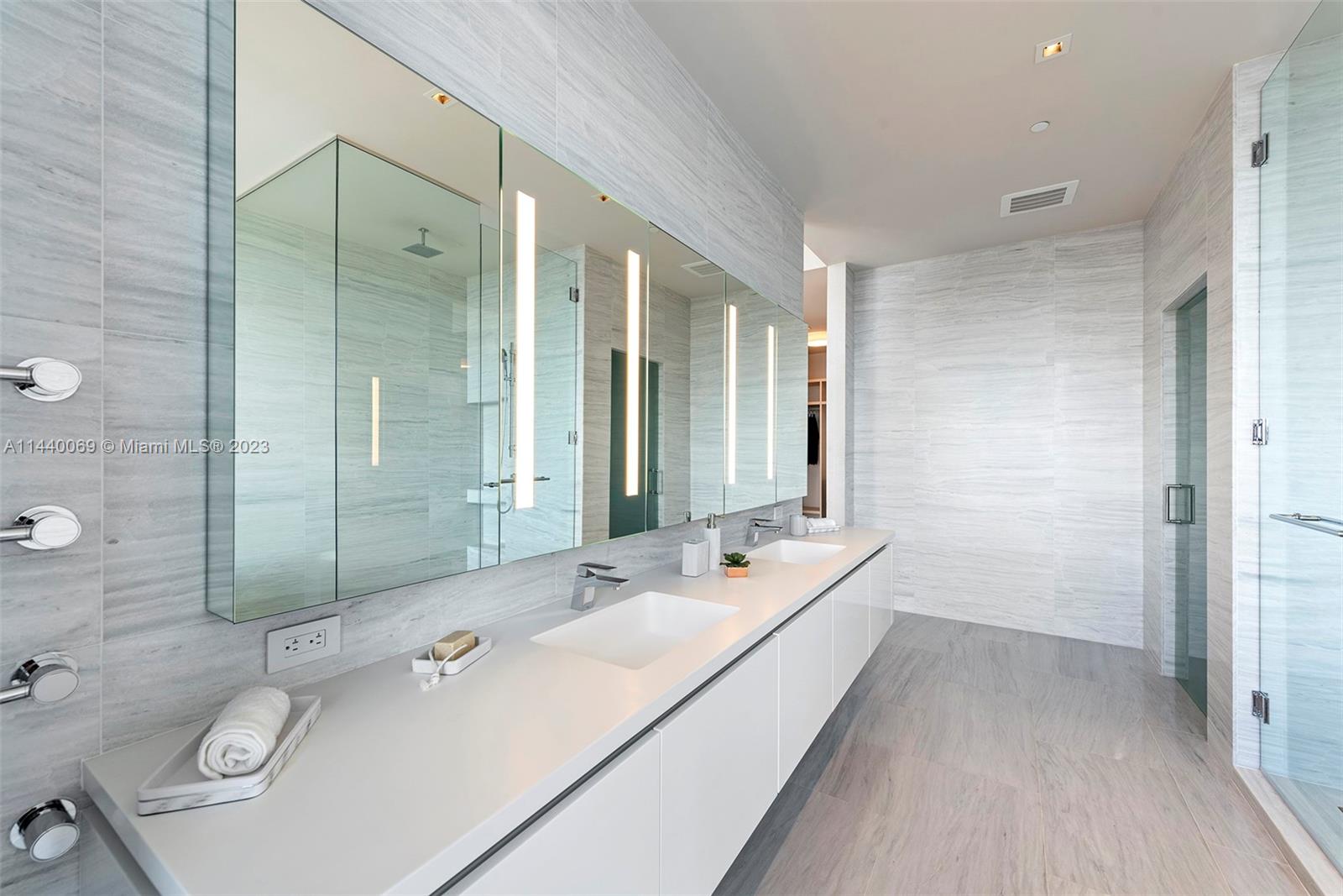 68 6th Street, Miami, FL, 33131 United States, 3 Bedrooms Bedrooms, ,4 BathroomsBathrooms,Residential,For Sale,6th Street,A11440069