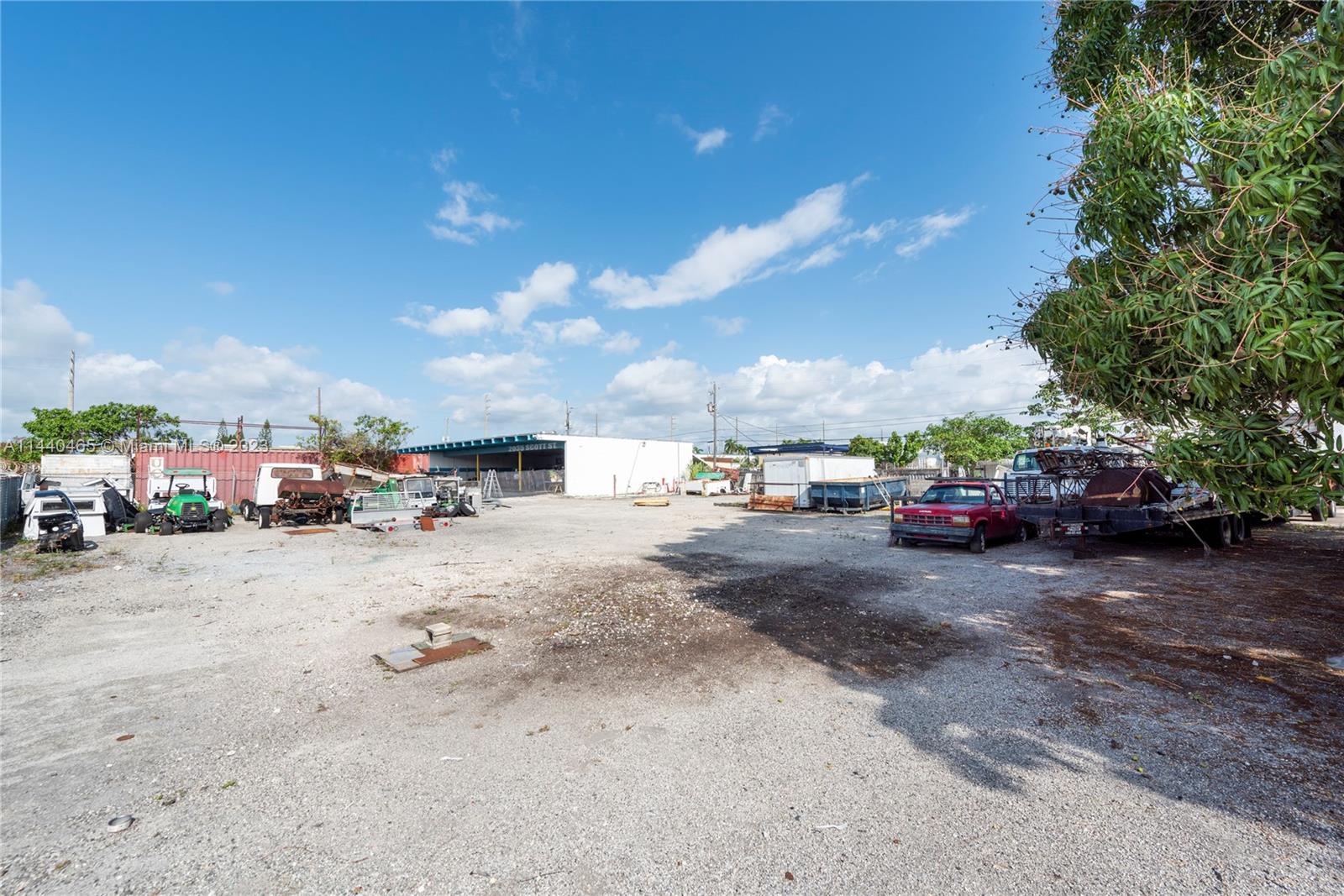 A+++ Location in Hollywood, FL. The available space is 0.5 acre lot. The lot is currently being used as outdoor
storage and parking. Liberal DH-3 Industrial Zoning