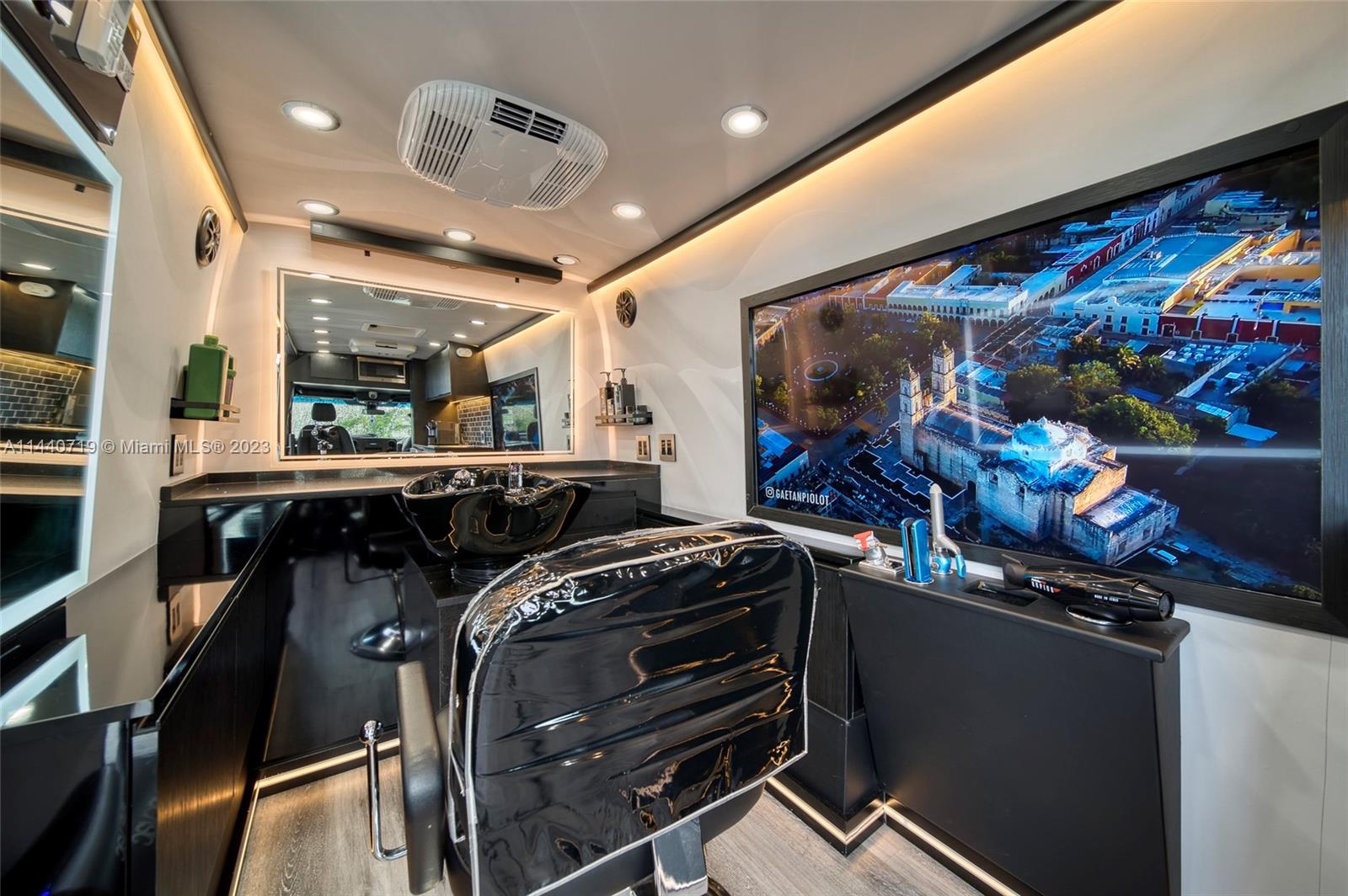 Miami, Florida 33013, ,Businessopportunity,For Sale,A11440719