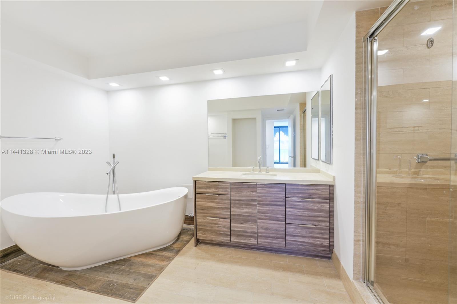 20281 E Country Club Dr 2302, Aventura, Florida 33180, 2 Bedrooms Bedrooms, ,2 BathroomsBathrooms,Residential,For Sale,20281 E Country Club Dr 2302,A11441328