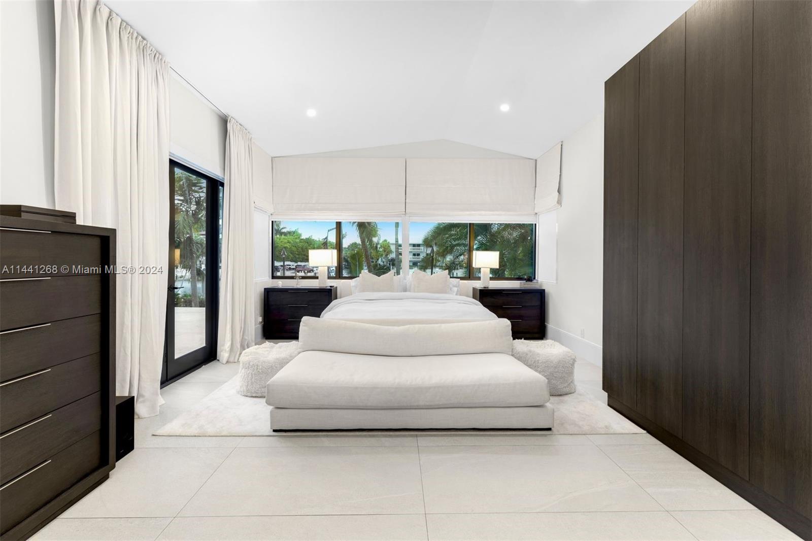 284 Las Brisas Ct, Coral Gables, FL, 33143 United States, 5 Bedrooms Bedrooms, ,4 BathroomsBathrooms,Residential,For Sale,Las Brisas Ct,A11441268