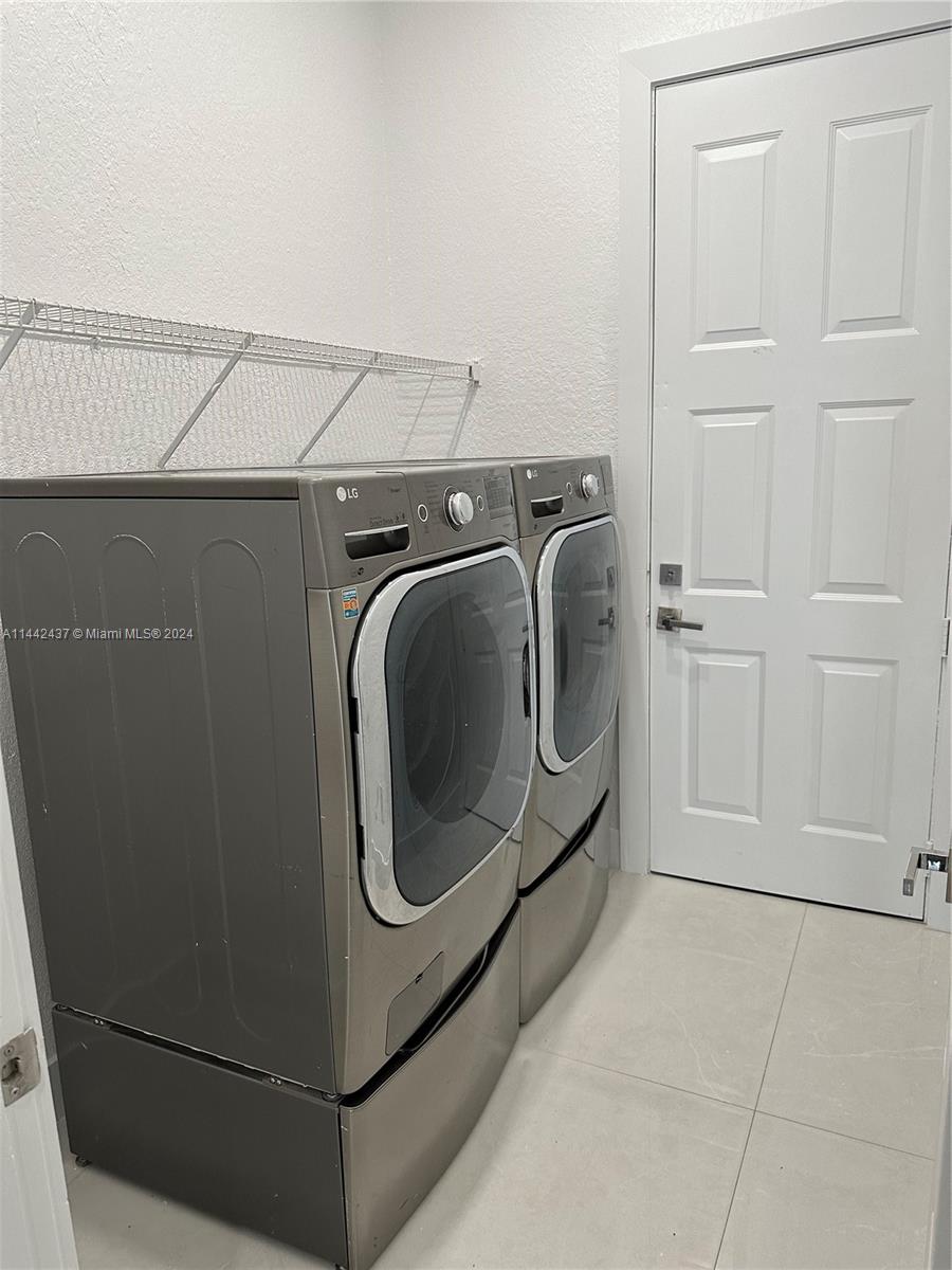 Washer & dryer