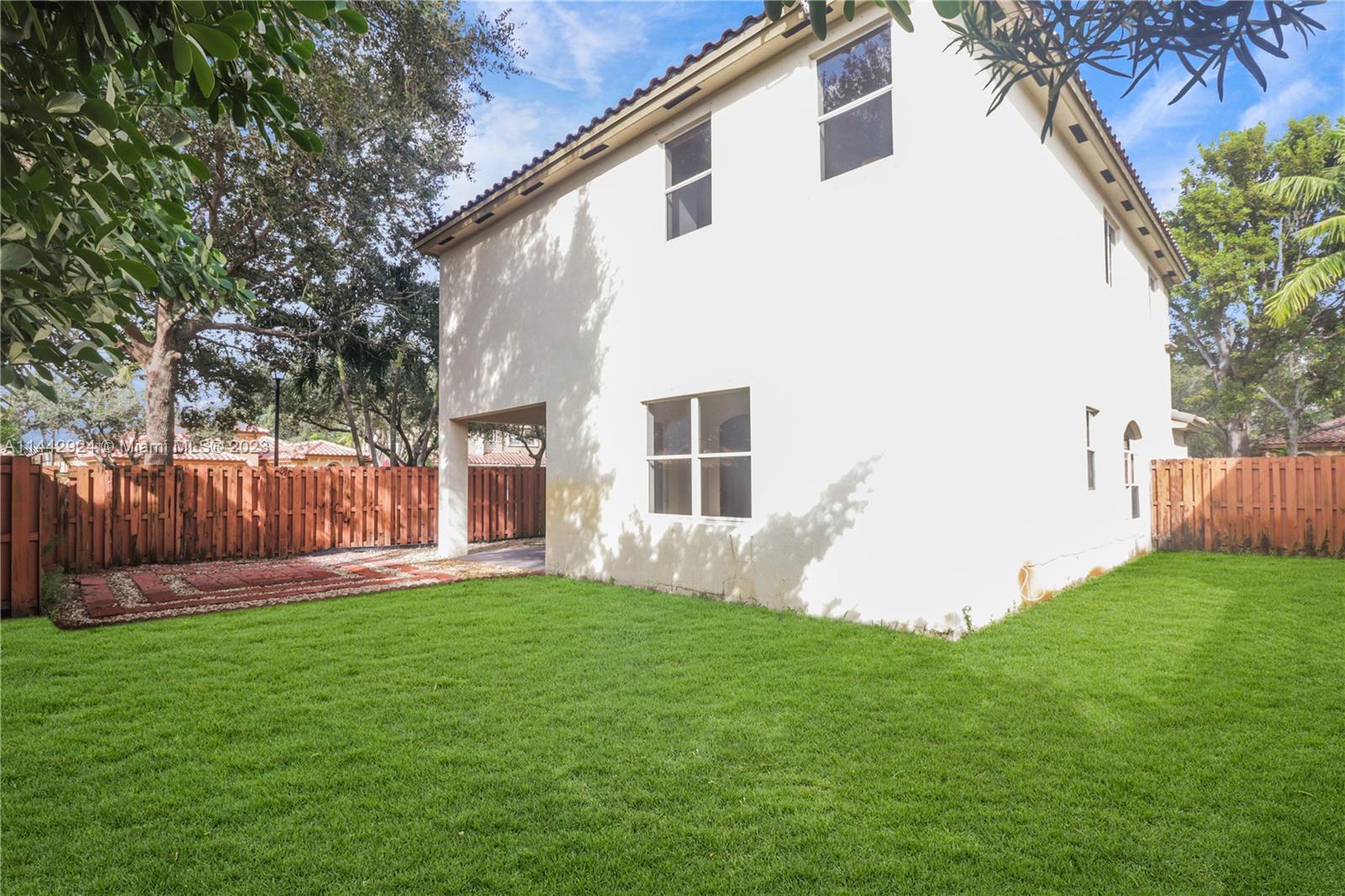 Listing Photo 8
