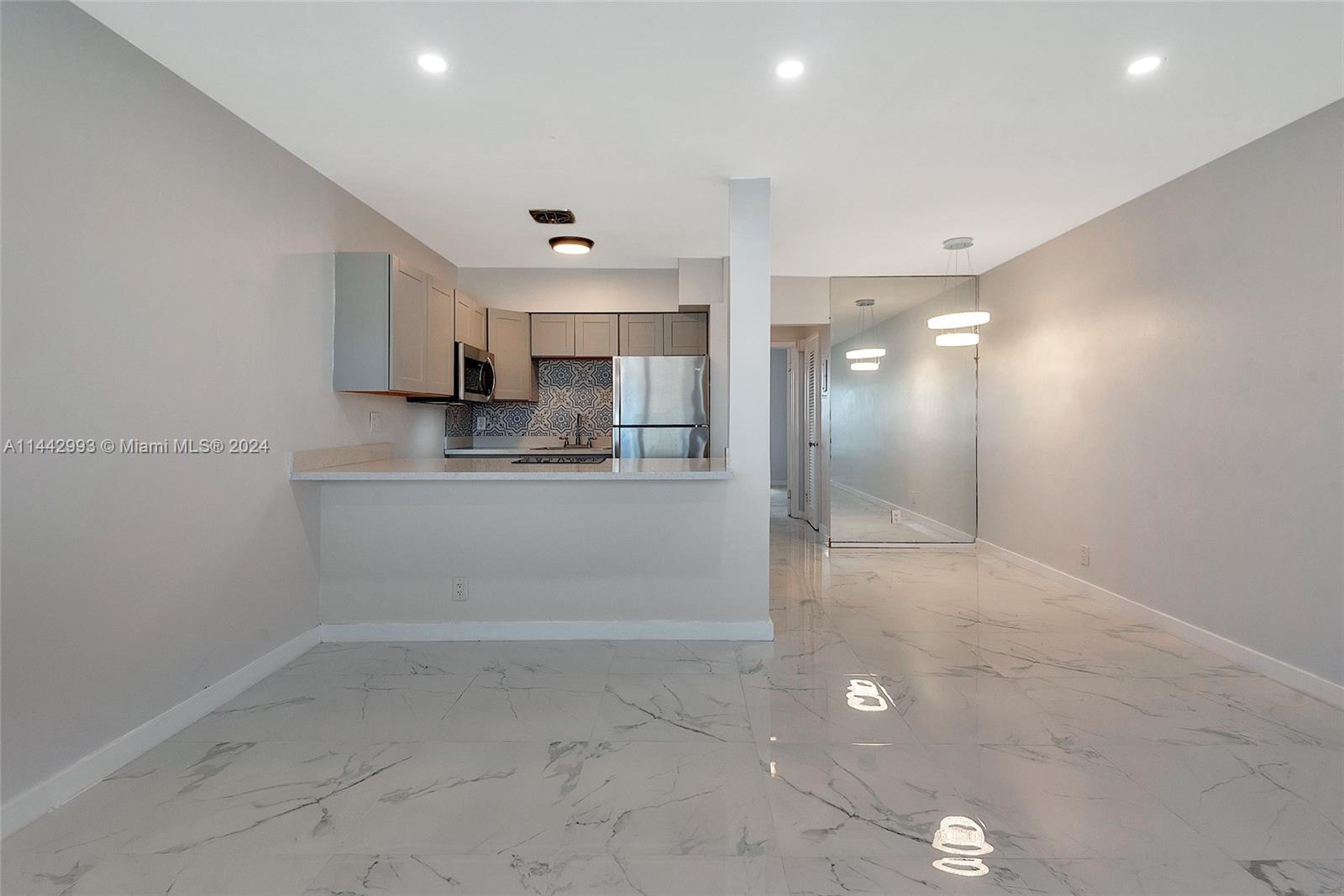 820 SW 11th Ave 14B, Hallandale Beach, Florida 33009, 1 Bedroom Bedrooms, ,1 BathroomBathrooms,Residential,For Sale,820 SW 11th Ave 14B,A11442993