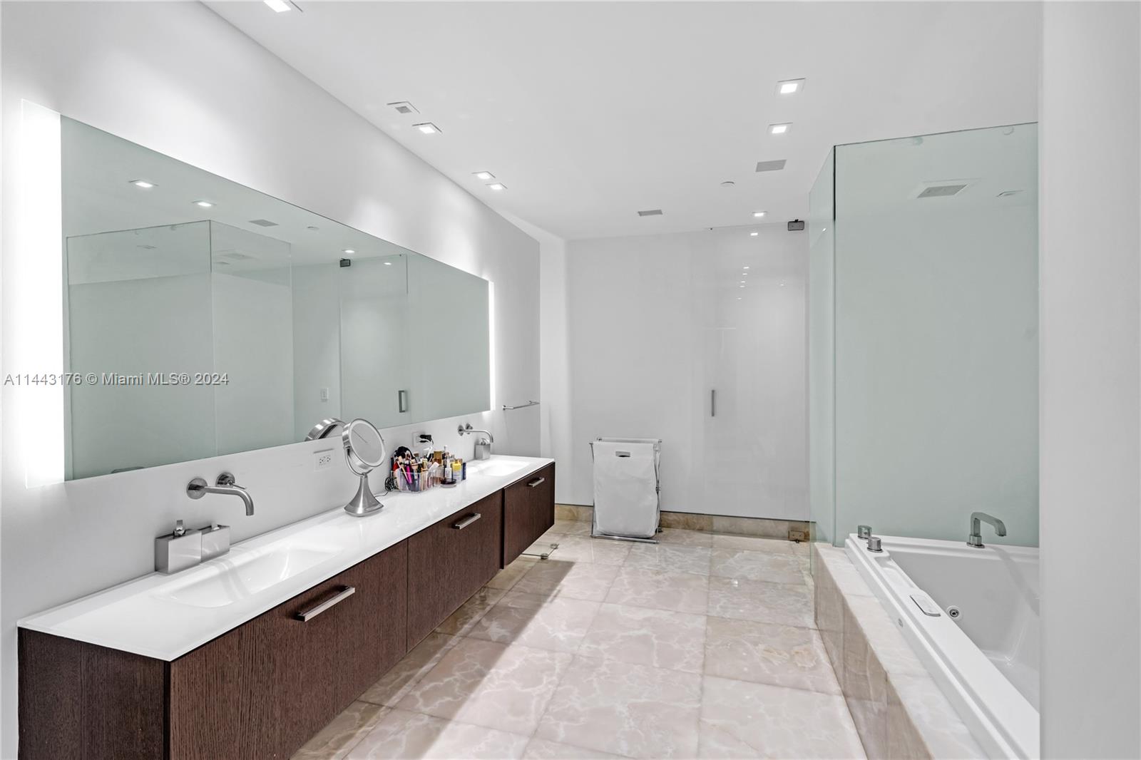 3535 Hiawatha Ave, Miami, FL, 33133 United States, 4 Bedrooms Bedrooms, ,5 BathroomsBathrooms,Residential,For Sale,Hiawatha Ave,A11443176