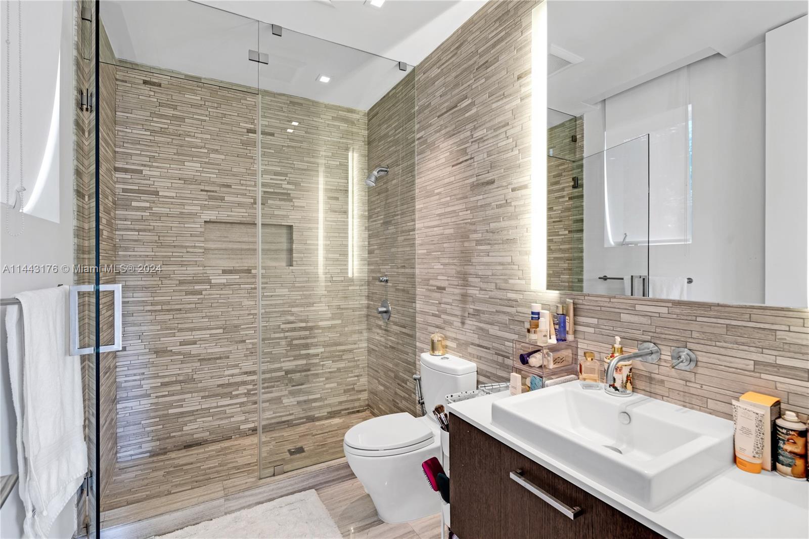 3535 Hiawatha Ave, Miami, FL, 33133 United States, 4 Bedrooms Bedrooms, ,5 BathroomsBathrooms,Residential,For Sale,Hiawatha Ave,A11443176