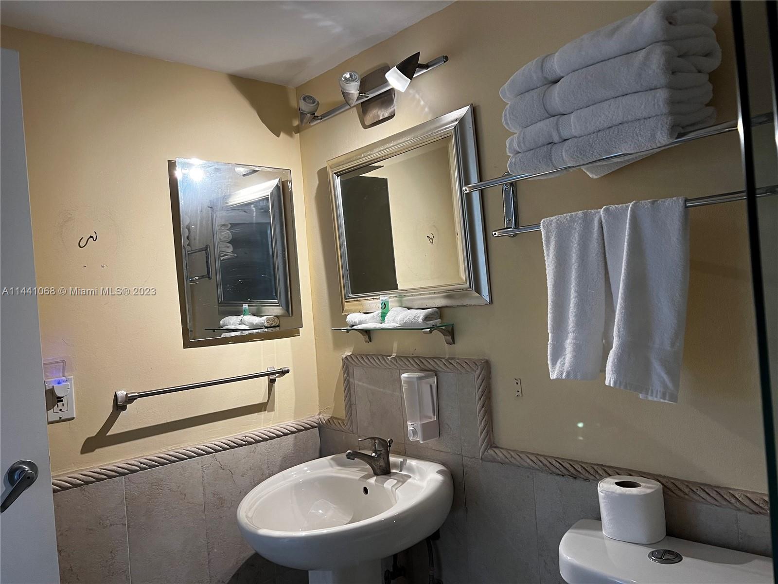19201 Collins Ave 1105, Sunny Isles Beach, FL 33160, ,1 BathroomBathrooms,Residential,For Sale,Collins Ave,A11441068