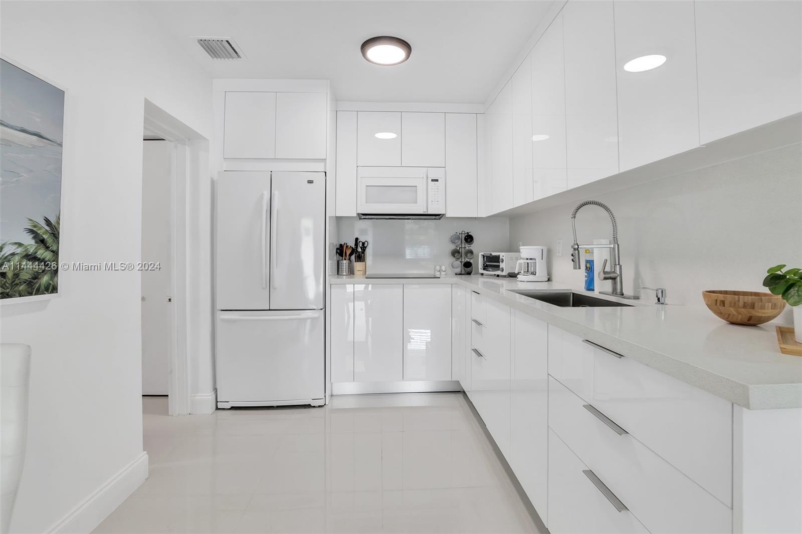 6401 NW 1st Pl, Miami, Florida 33150, 6 Bedrooms Bedrooms, ,3 BathroomsBathrooms,Residentiallease,For Rent,6401 NW 1st Pl,A11444426