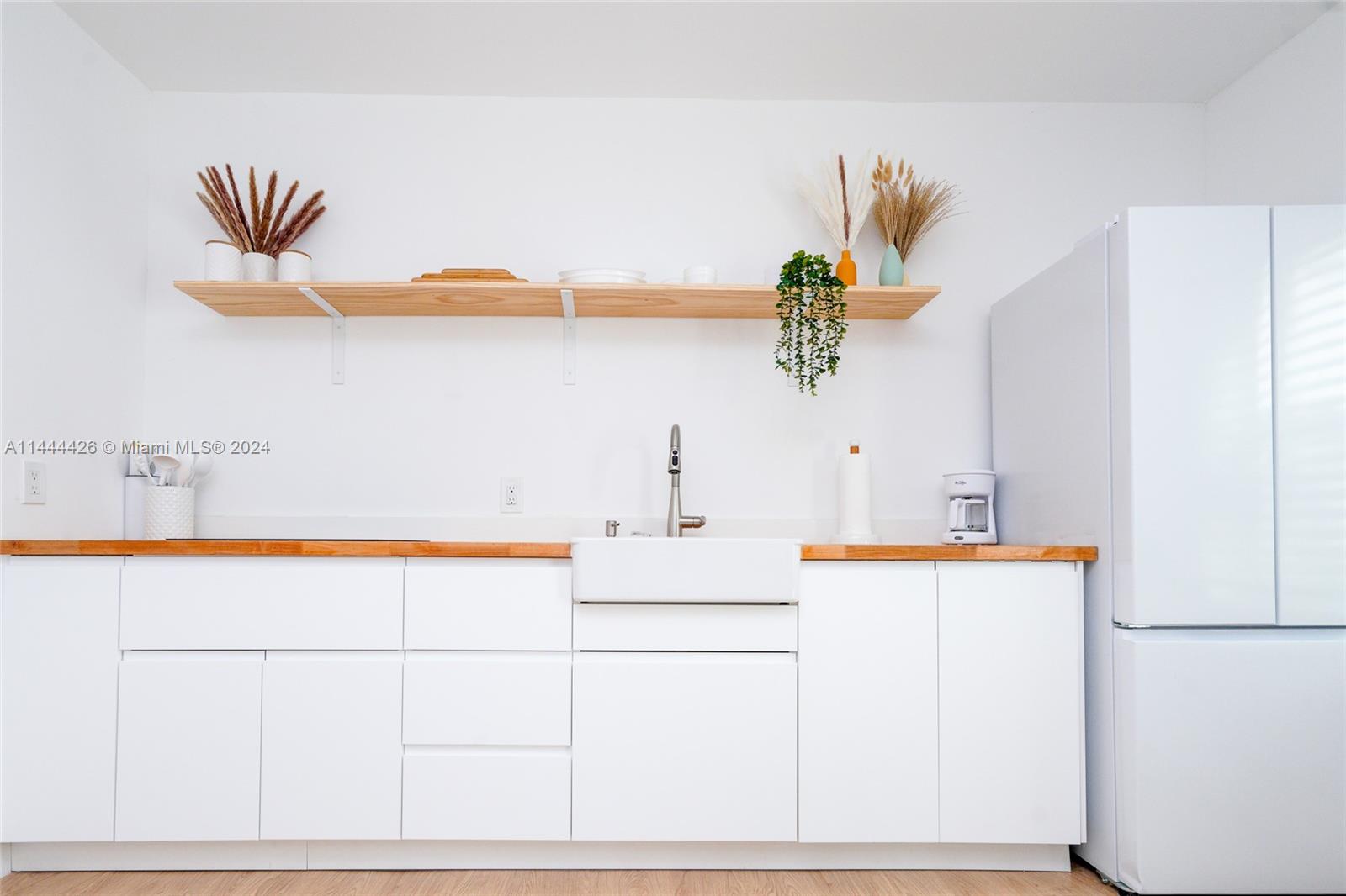 6401 NW 1st Pl, Miami, Florida 33150, 6 Bedrooms Bedrooms, ,3 BathroomsBathrooms,Residentiallease,For Rent,6401 NW 1st Pl,A11444426