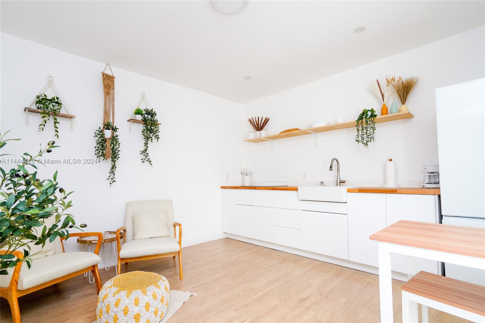 6401 NW 1st Pl, Miami, Florida 33150, 6 Bedrooms Bedrooms, ,3 BathroomsBathrooms,Residentiallease,For Rent,6401 NW 1st Pl,A11444426