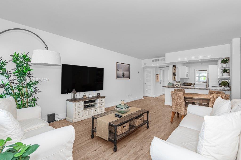 100 Lincoln Rd 410, Miami Beach, Florida 33139, 1 Bedroom Bedrooms, ,1 BathroomBathrooms,Residential,For Sale,100 Lincoln Rd 410,A11444735