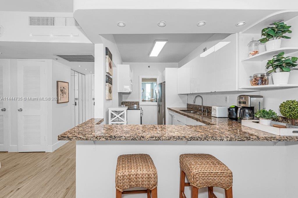 100 Lincoln Rd 410, Miami Beach, Florida 33139, 1 Bedroom Bedrooms, ,1 BathroomBathrooms,Residential,For Sale,100 Lincoln Rd 410,A11444735