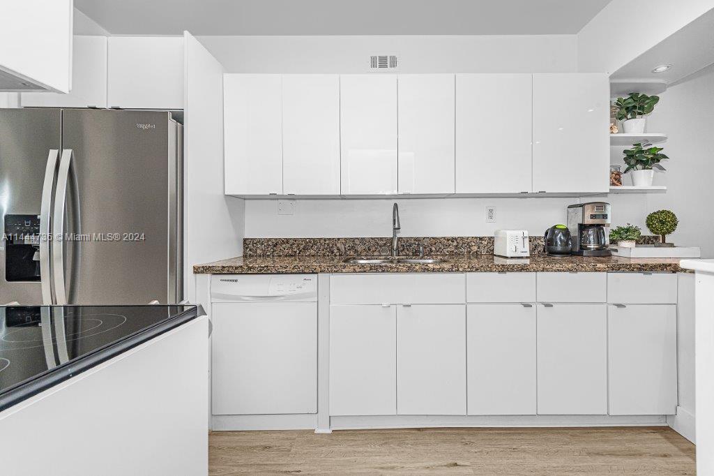 100 Lincoln Rd 410, Miami Beach, Florida 33139, 1 Bedroom Bedrooms, ,1 BathroomBathrooms,Residential,For Sale,100 Lincoln Rd 410,A11444735