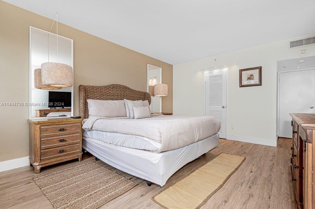 100 Lincoln Rd 410, Miami Beach, Florida 33139, 1 Bedroom Bedrooms, ,1 BathroomBathrooms,Residential,For Sale,100 Lincoln Rd 410,A11444735