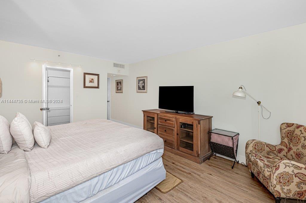 100 Lincoln Rd 410, Miami Beach, Florida 33139, 1 Bedroom Bedrooms, ,1 BathroomBathrooms,Residential,For Sale,100 Lincoln Rd 410,A11444735