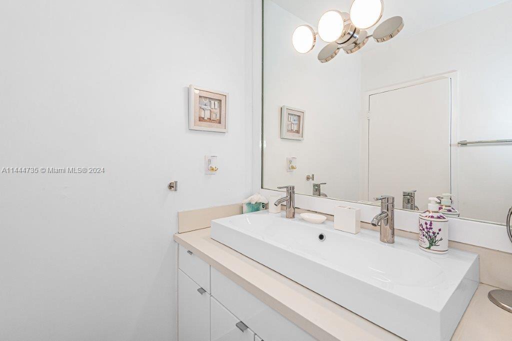100 Lincoln Rd 410, Miami Beach, Florida 33139, 1 Bedroom Bedrooms, ,1 BathroomBathrooms,Residential,For Sale,100 Lincoln Rd 410,A11444735