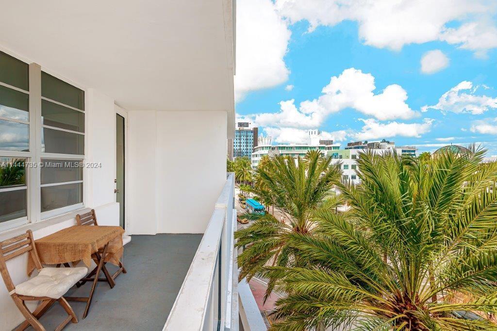 100 Lincoln Rd 410, Miami Beach, Florida 33139, 1 Bedroom Bedrooms, ,1 BathroomBathrooms,Residential,For Sale,100 Lincoln Rd 410,A11444735