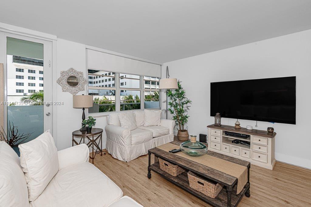 100 Lincoln Rd 410, Miami Beach, Florida 33139, 1 Bedroom Bedrooms, ,1 BathroomBathrooms,Residential,For Sale,100 Lincoln Rd 410,A11444735
