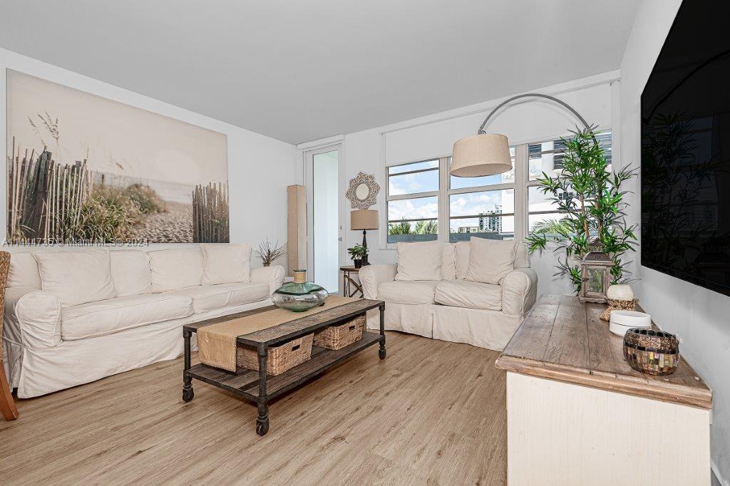100 Lincoln Rd 410, Miami Beach, Florida 33139, 1 Bedroom Bedrooms, ,1 BathroomBathrooms,Residential,For Sale,100 Lincoln Rd 410,A11444735