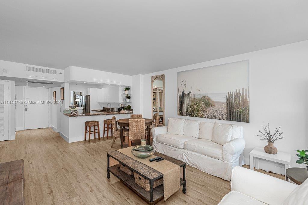 100 Lincoln Rd 410, Miami Beach, Florida 33139, 1 Bedroom Bedrooms, ,1 BathroomBathrooms,Residential,For Sale,100 Lincoln Rd 410,A11444735
