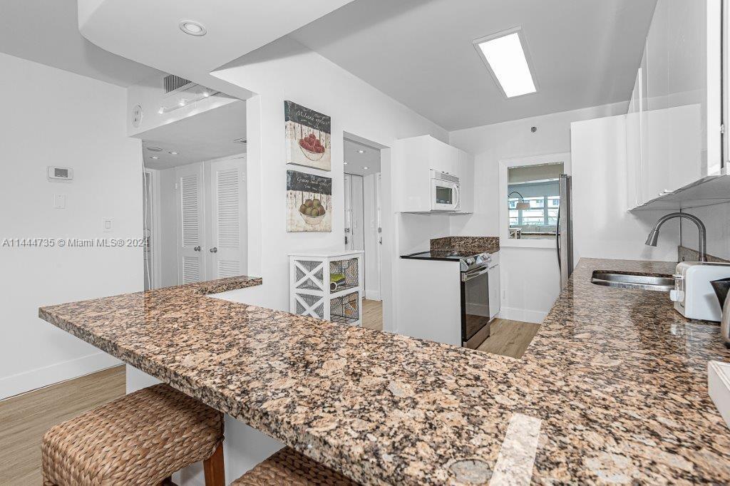 100 Lincoln Rd 410, Miami Beach, Florida 33139, 1 Bedroom Bedrooms, ,1 BathroomBathrooms,Residential,For Sale,100 Lincoln Rd 410,A11444735