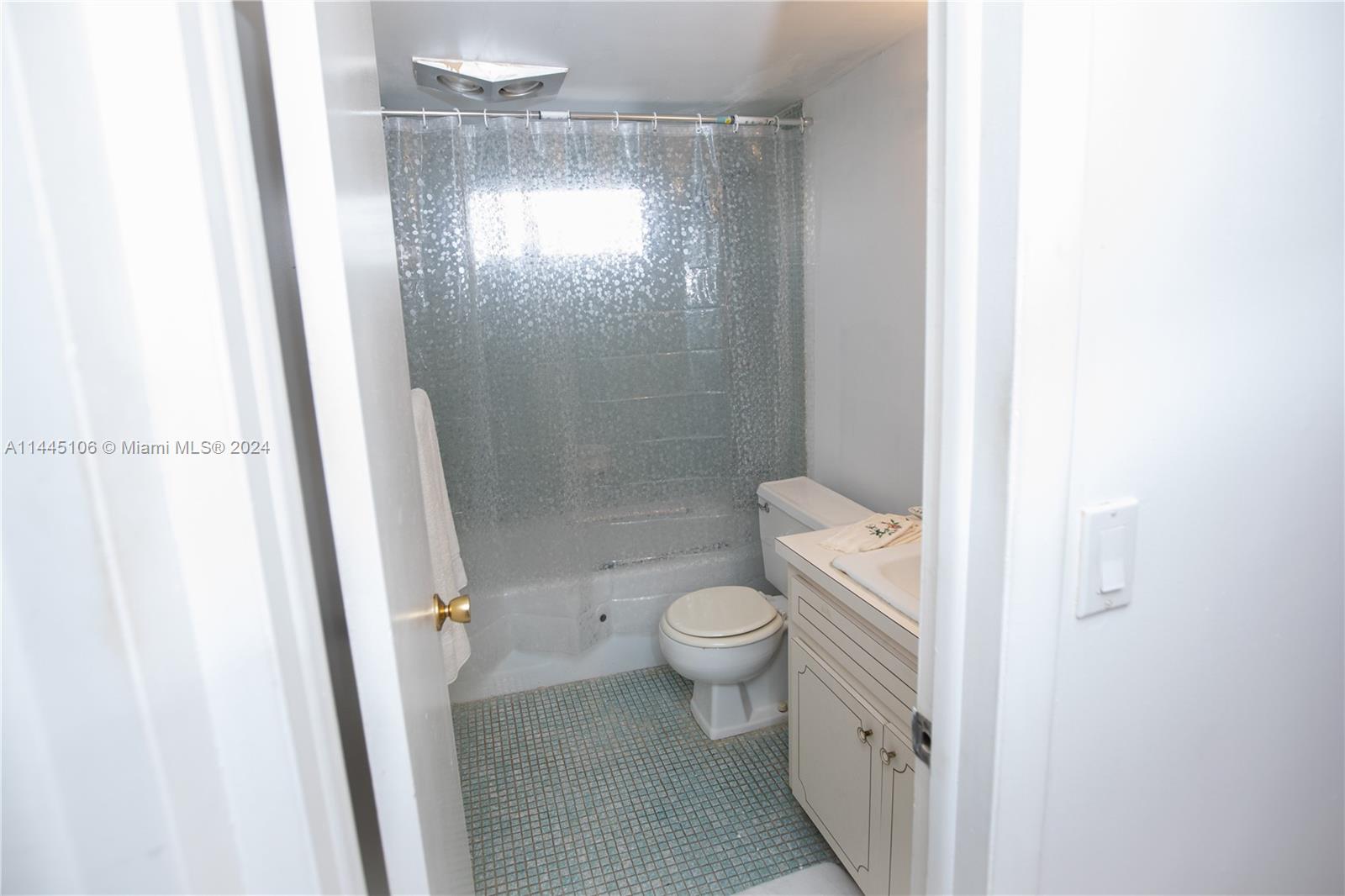 5790 Stirling Rd 207, Hollywood, Florida 33021, 2 Bedrooms Bedrooms, ,2 BathroomsBathrooms,Residential,For Sale,5790 Stirling Rd 207,A11445106