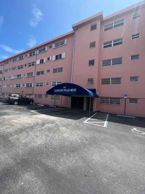 200 NE 12th Ave 4B, Hallandale Beach, Florida 33009, 2 Bedrooms Bedrooms, ,2 BathroomsBathrooms,Residentiallease,For Rent,200 NE 12th Ave 4B,A11446300