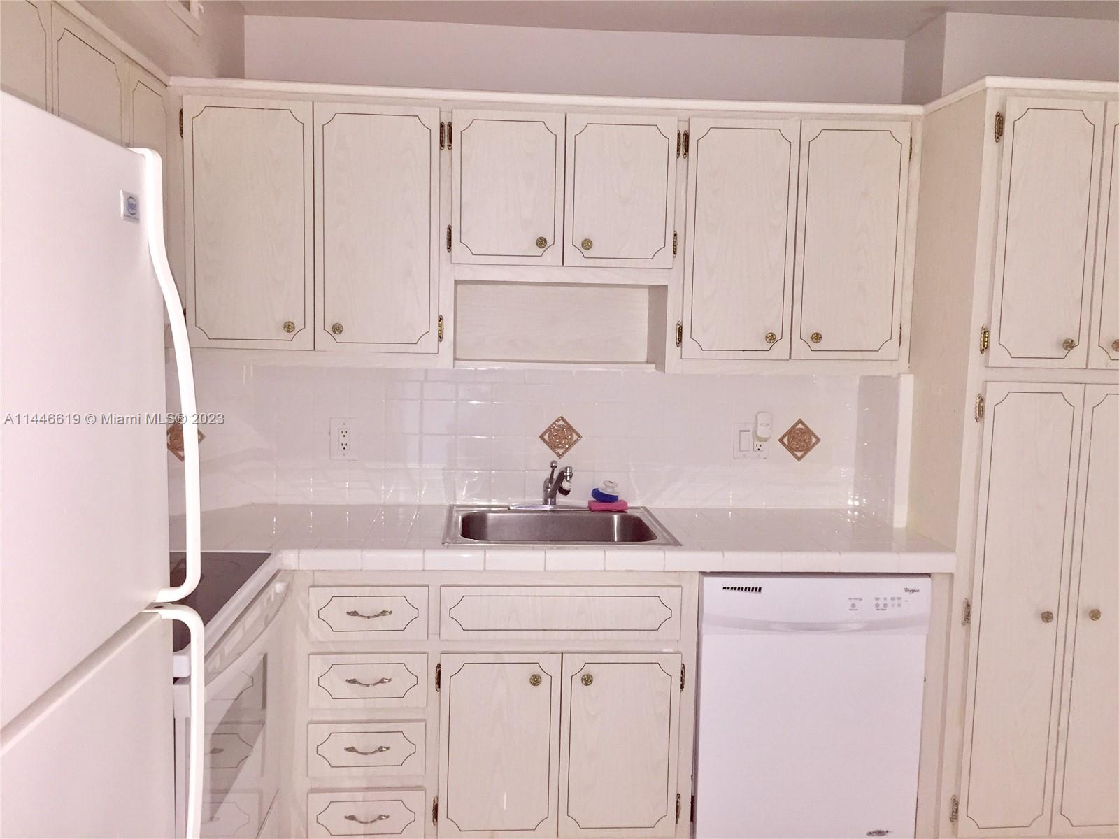 1985 S Ocean Dr 2G, Hallandale Beach, Florida 33009, 2 Bedrooms Bedrooms, ,2 BathroomsBathrooms,Residential,For Sale,1985 S Ocean Dr 2G,A11446619