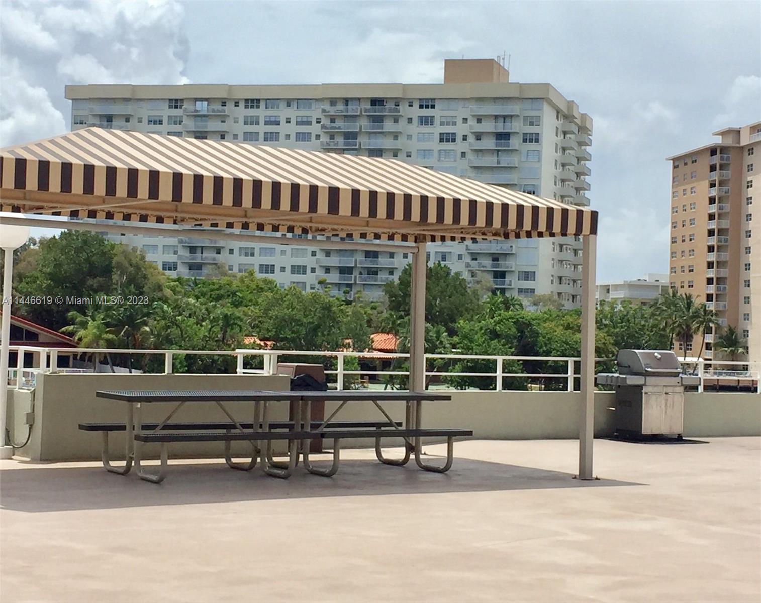 1985 S Ocean Dr 2G, Hallandale Beach, Florida 33009, 2 Bedrooms Bedrooms, ,2 BathroomsBathrooms,Residential,For Sale,1985 S Ocean Dr 2G,A11446619