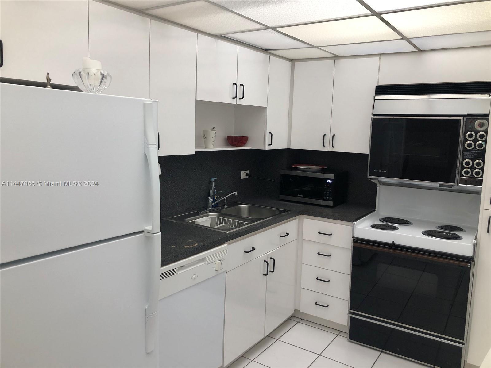 5005 Collins Ave, Miami Beach, FL, 33140 United States, 1 Bedroom Bedrooms, ,1 BathroomBathrooms,Residential,For Sale,Collins Ave,A11447085