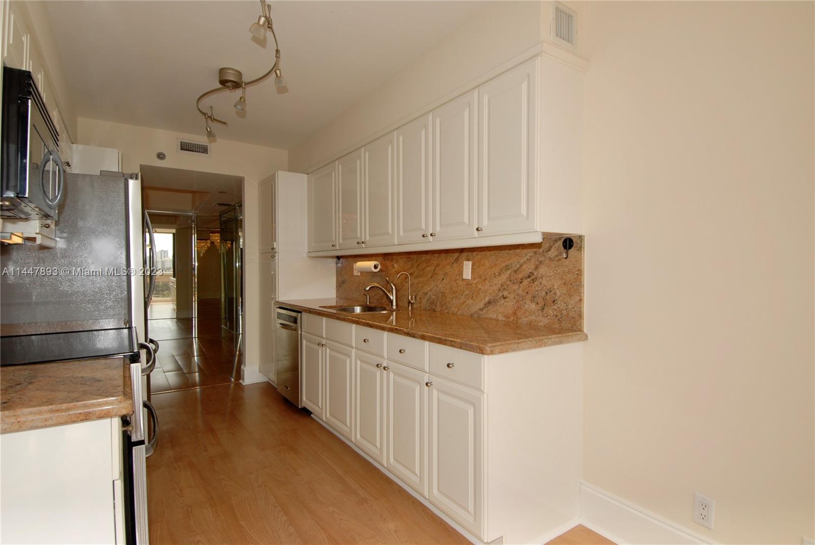 3600 YACHT CLUB DR 704, Aventura, Florida 33180, 2 Bedrooms Bedrooms, ,2 BathroomsBathrooms,Residentiallease,For Rent,3600 YACHT CLUB DR 704,A11447893