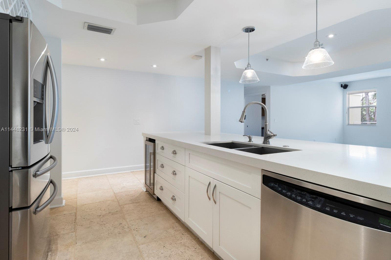 7622 SW 102nd St 120, Pinecrest, Florida 33156, 4 Bedrooms Bedrooms, ,3 BathroomsBathrooms,Residentiallease,For Rent,7622 SW 102nd St 120,A11448231