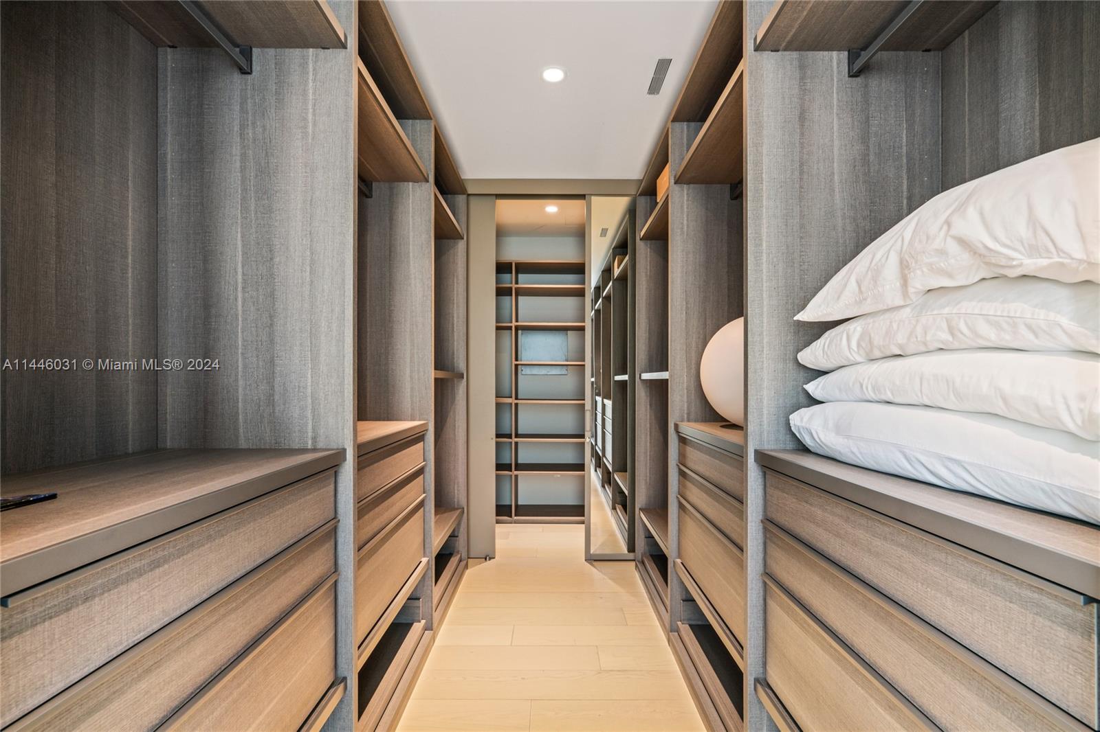 3315 Collins Ave, Miami Beach, FL, 33140 United States, 2 Bedrooms Bedrooms, ,2 BathroomsBathrooms,Residential,For Sale,Collins Ave,A11446031