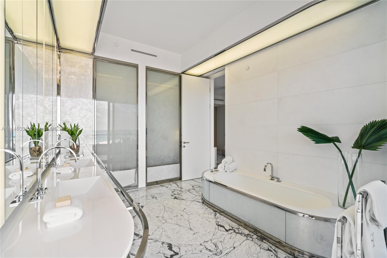 3315 Collins Ave, Miami Beach, FL, 33140 United States, 2 Bedrooms Bedrooms, ,2 BathroomsBathrooms,Residential,For Sale,Collins Ave,A11446031